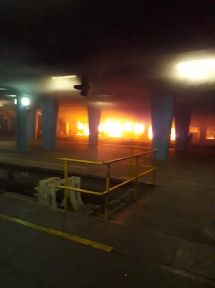 Güney Afrika’da Tren Vagonları Alev Alev Yandı