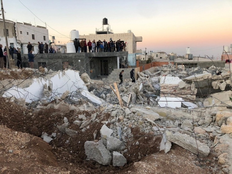 El Halil’de İsrail Güçleri 4 Filistinlinin Evini Yıktı