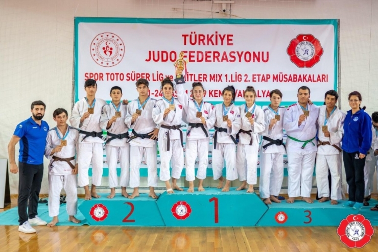 Rüya Takım Yine Şampiyon