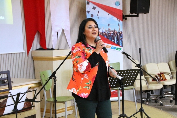 Üniversite De “Hanımeli Müzik Dinletisi” Gerçekleştirildi