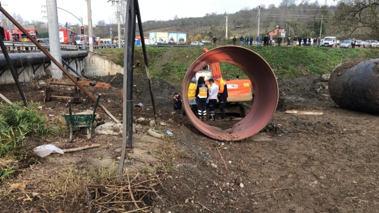 Su Boru Hattı Çalışmasında Göçük, 1 İşçi Göçük Altında Kaldı