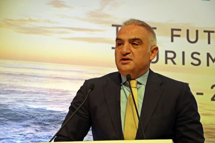 Bakan Ersoy Açıkladı: “Antalya’nın Uçuş Kapasitesi İki Katına Çıkartılacak”