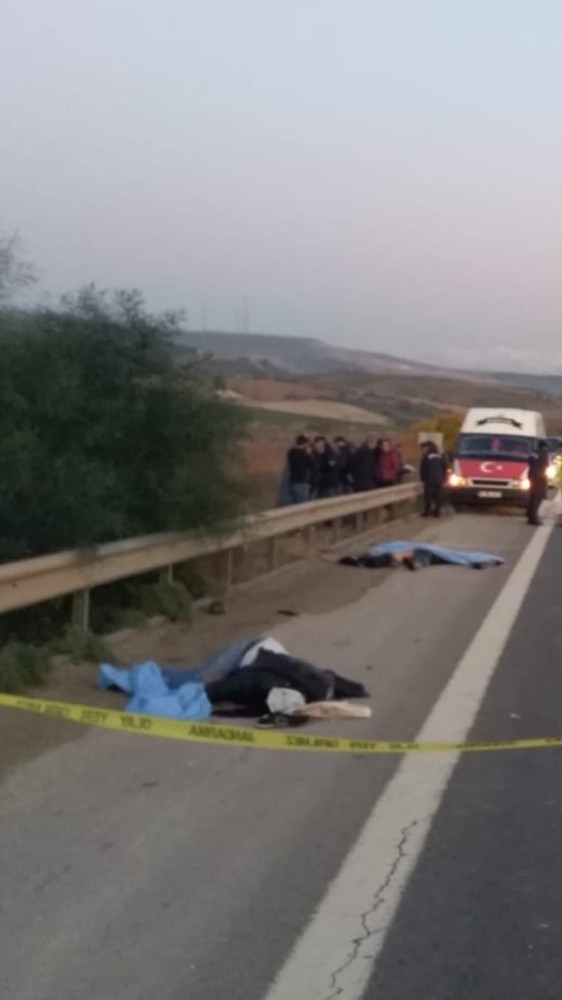 Otoyolda Lastik Değiştiren 4 Kişiye Tır Çarptı: 3 Ölü, 1 Yaralı