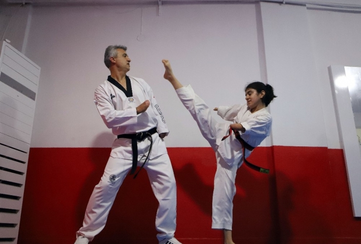 Dünya Şampiyonu Engel Tanımıyor