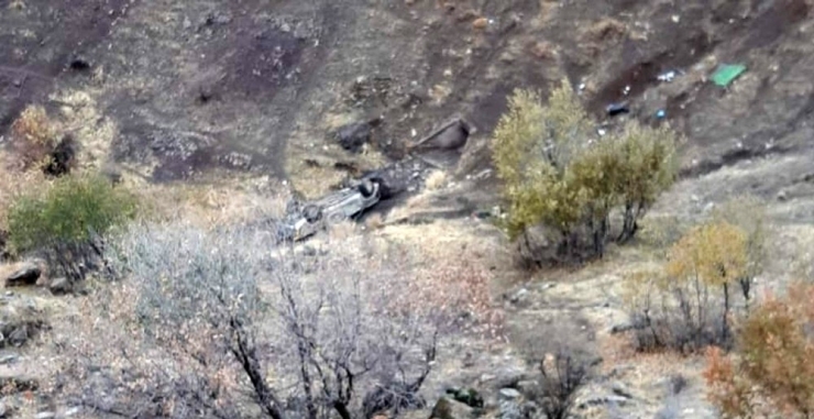 Siirt’te Araç Şarampole Yuvarlandı: 1 Yaralı