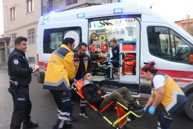 Öğrenci Servisinin Karıştığı Kazada 2’si Öğrenci 4 Kişi Yaralandı