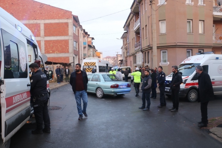 Öğrenci Servisinin Karıştığı Kazada 2’si Öğrenci 4 Kişi Yaralandı