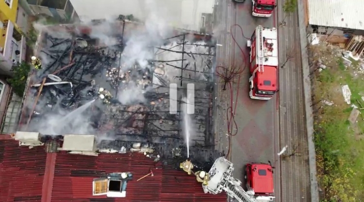 Sultangazi’de Küle Dönen Çatı Havadan Görüntülendi