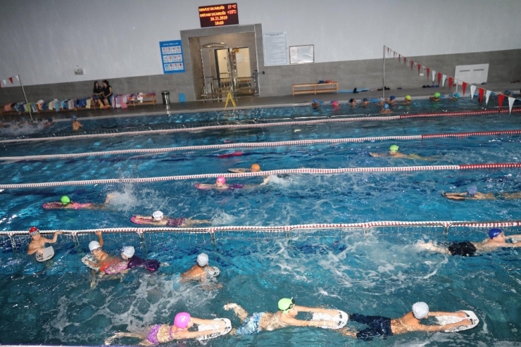 Çankayalı Çocuklar Kulaç Atmaya Başladı