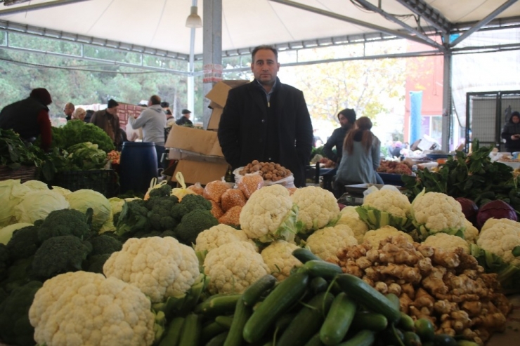 Uşak’ta Semt Pazarlarının Gözdesi Karnabahar Ve Lahana Oldu