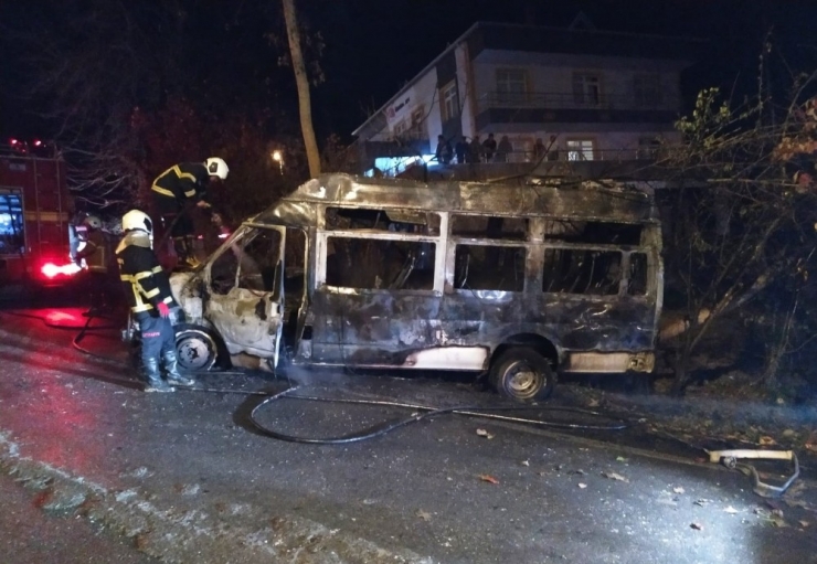 9 Öğrenci Alev Topuna Dönen Serviste Yanmaktan Son Anda Kurtuldu