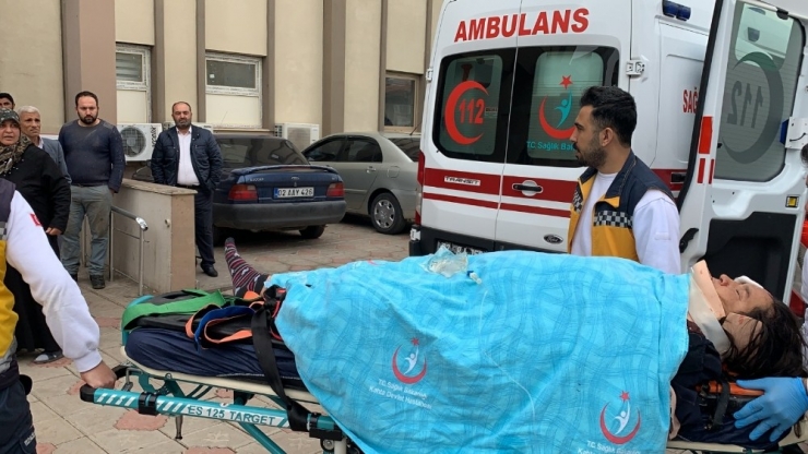 Otomobil İle Kamyon Çarpıştı: 1’i Ağır 7 Yaralı