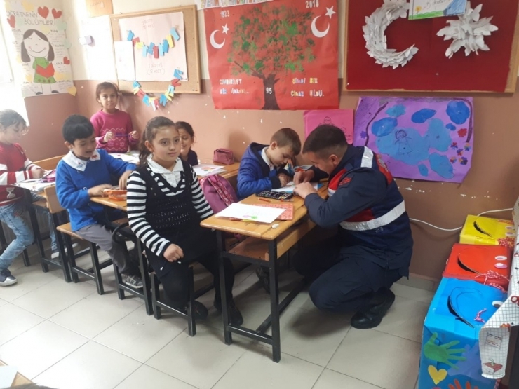 Jandarma Trafik Ekibinden Öğrencilere Trafik Semineri