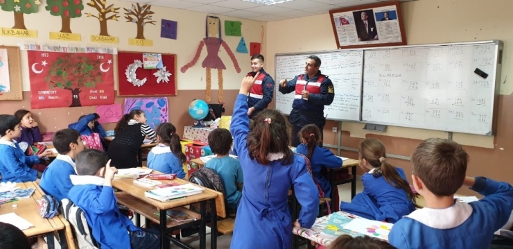 Jandarma Trafik Ekibinden Öğrencilere Trafik Semineri