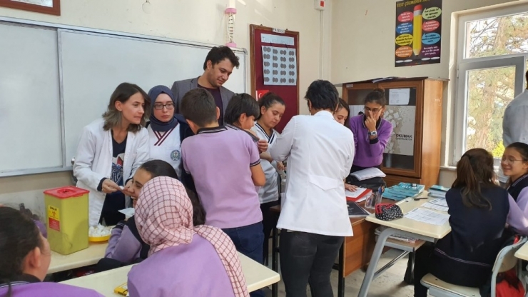 Şuhut’ta Öğrencilere Aşı Uygulaması