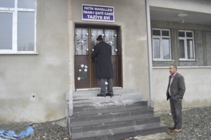 Hırsızlar Camiyi Soydu