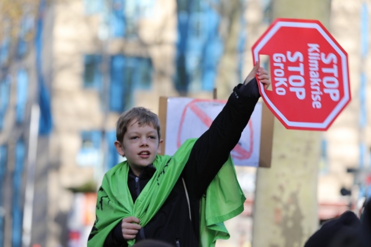 Almanya’da Öğrenciler İklim İçin Sokağa Döküldü