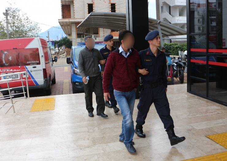 46 Yaşındaki Kadını Zorla Otomobile Bindirip Kaçıran 3 Kişi Tutuklandı