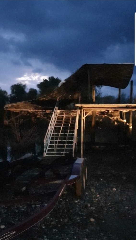 Balıkçı Barınağında Çıkan Yangında 2 Tekne Kullanılmaz Hale Geldi