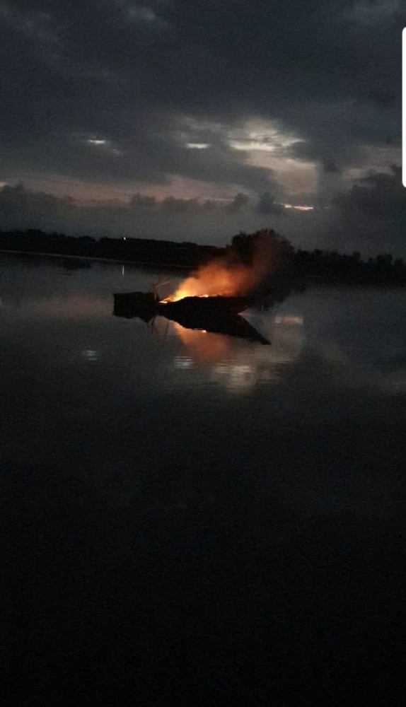 Balıkçı Barınağında Çıkan Yangında 2 Tekne Kullanılmaz Hale Geldi