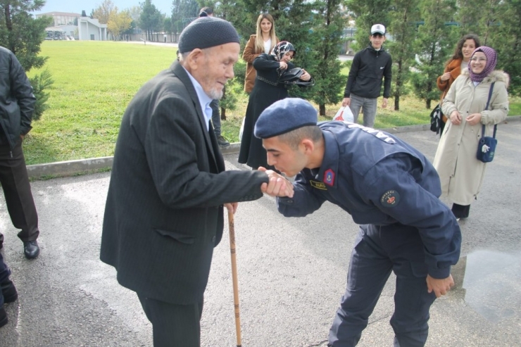 Bursa’da Jandarmaların Yemin Töreninde Duygusal Anlar