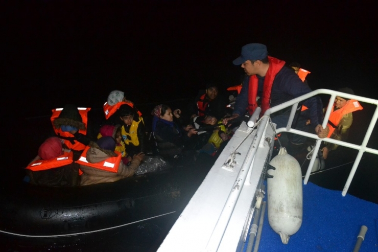 Çanakkale Açıklarında 23 Düzensiz Göçmen Yakalandı