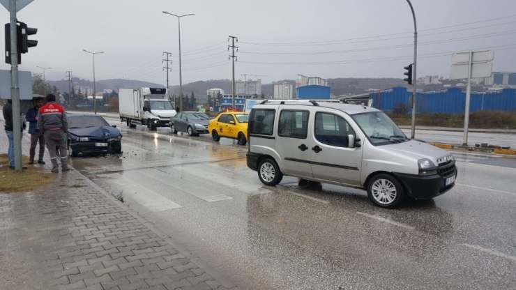 Düzce’de Yağmur Kazayı Beraberinde Getirdi