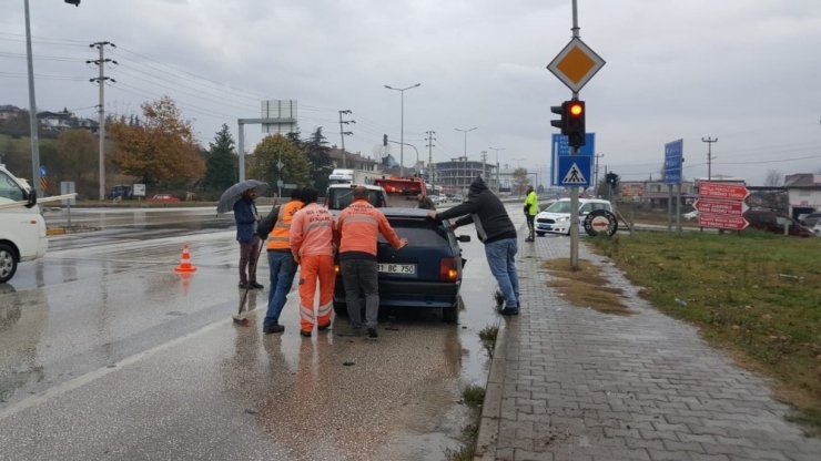 Düzce’de Yağmur Kazayı Beraberinde Getirdi