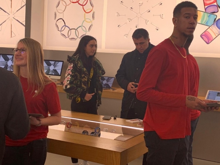 Firari Fetö’cü Hakan Şükür Abd’de Apple Mağazasında Görüntülendi