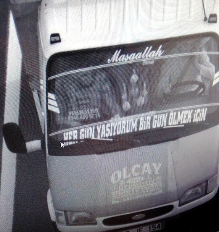 Yayaya Çarpınca Durmayan Sürücü Aracındaki Hasarı Kontrol Etmek İçin Durdu