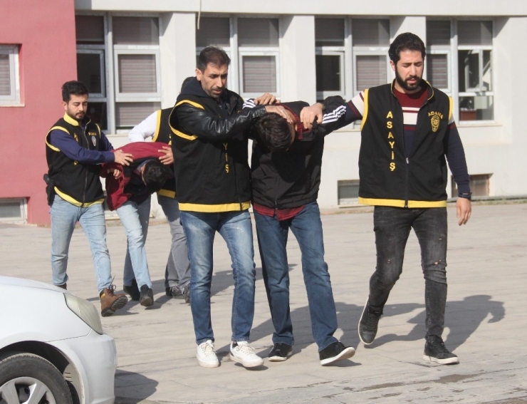 Sevgilisini Görebilmek İçin Akıllı Telefon Gasp Etmiş