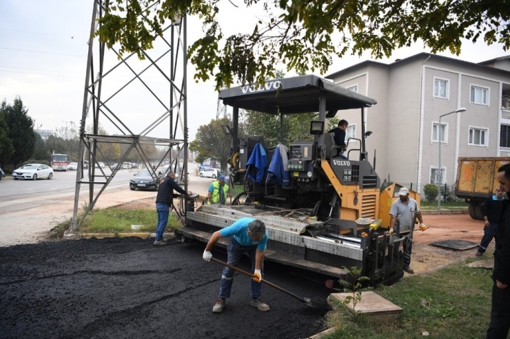 Kartepe’ye Bir Ayda 6 Bin Ton Asfalt Serildi