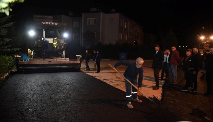 Kartepe’ye Bir Ayda 6 Bin Ton Asfalt Serildi