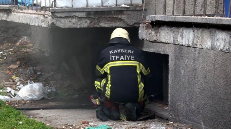 Kayseri’de Kömürlük Yangını