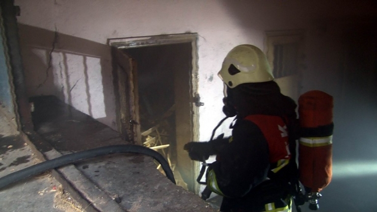 Kayseri’de Kömürlük Yangını