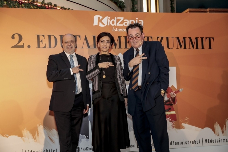 Türk Çocukları Öncelikle Doktor, Öğretmen Ve Veteriner Olmak İstiyor