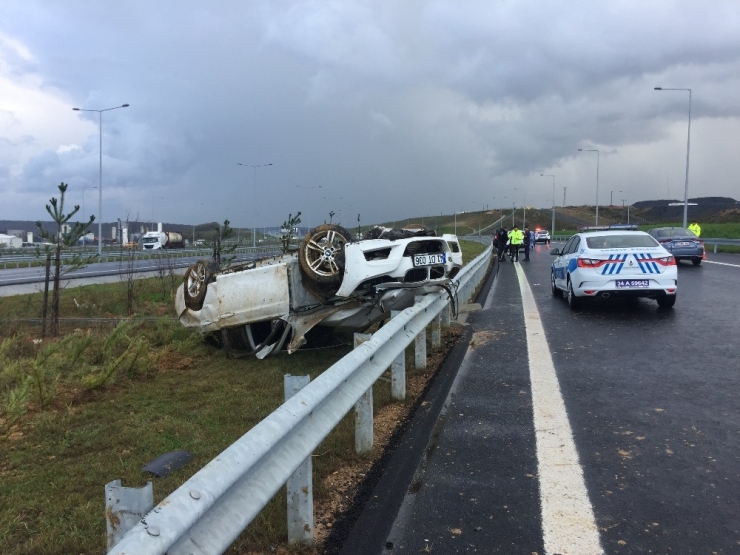 Lüks Otomobil Takla Atıp Ters Döndü: 2 Ağır Yaralı