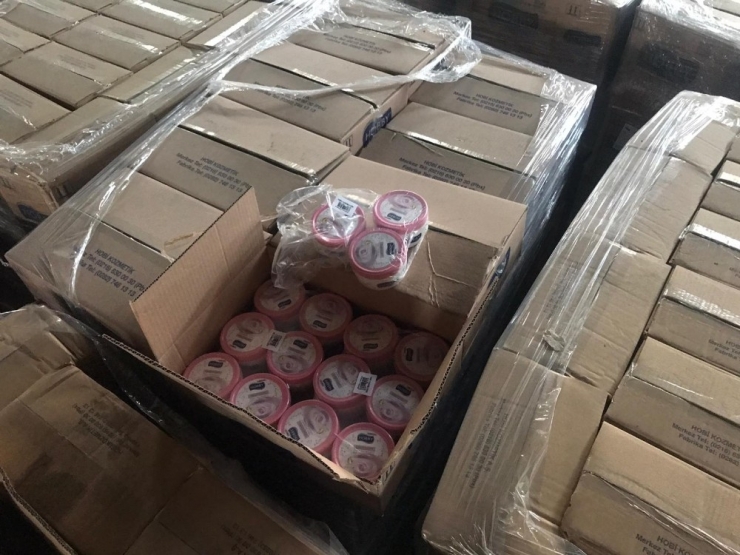 Adresine Teslim Edilmeyerek Depoda Saklanan Kozmetik Ürünler Polis Tarafından Bulundu
