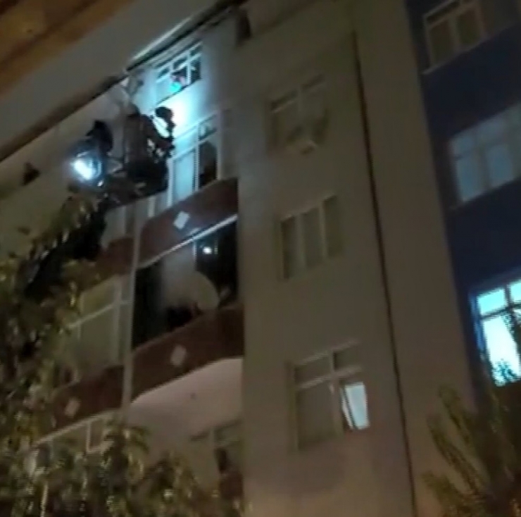 Esenler’de Elektrik Panosu Patladı, Dumandan 15 Kişi Etkilendi