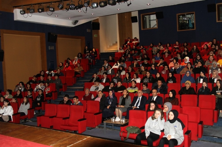 Akm’de ‘Madde Bağımlılığı’ Konulu Sağlık Konferansı Düzenlendi