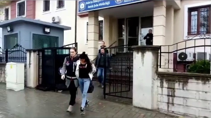Sakarya’da Hırsızlık Yapan 2 Kadın Kocaeli’de Yakalandı