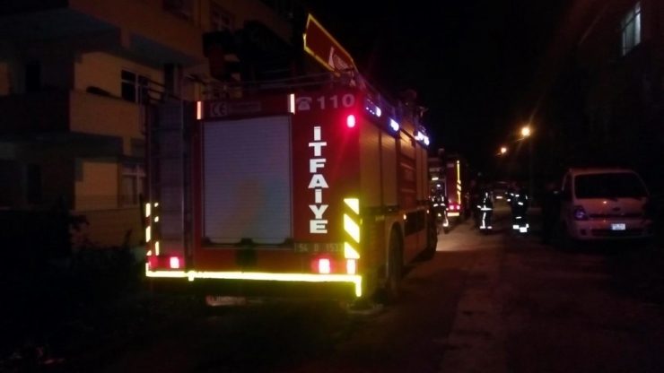 Evde Çıkan Yangın İtfaiye Ekiplerince Söndürüldü
