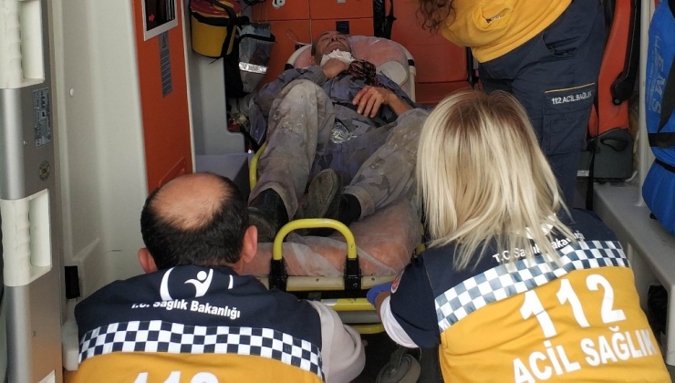 Odun Keserken Kendi Boğazını Kesti