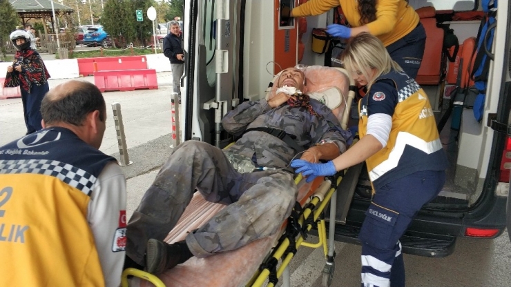 Odun Keserken Kendi Boğazını Kesti