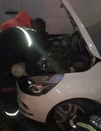 Otomobilde Kedi Kurtarma Operasyonu