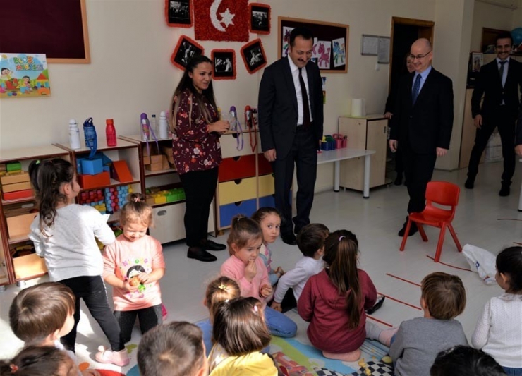 Vali Şentürk, Çocuklarla, Eğitimcilerle Ve İş Dünyasıyla Buluştu