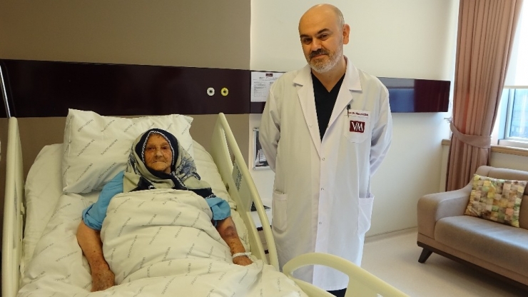 Su İçerken Yemek Borusu 5 Cm Yırtıldı