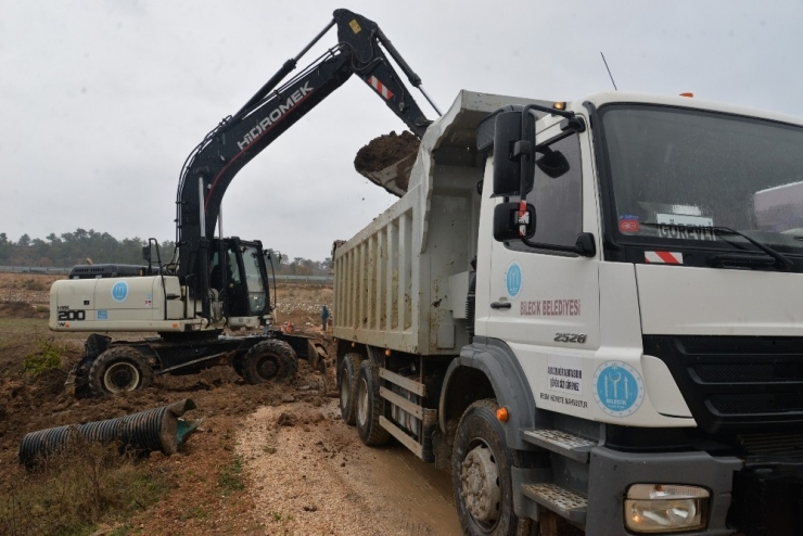 Yeni Devlet Hastanesinin Kanalizasyon Ve Yağmur Suyu Hatları Yapılıyor