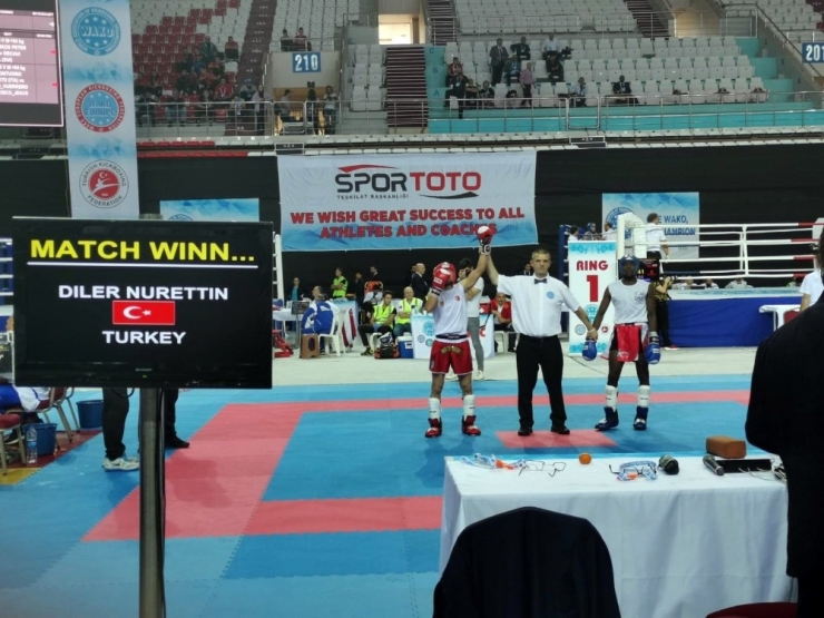 Wako Büyükler Kickboks Dünya Şampiyonası’nda Özel Harekat Polisi Dünya İkincisi Oldu