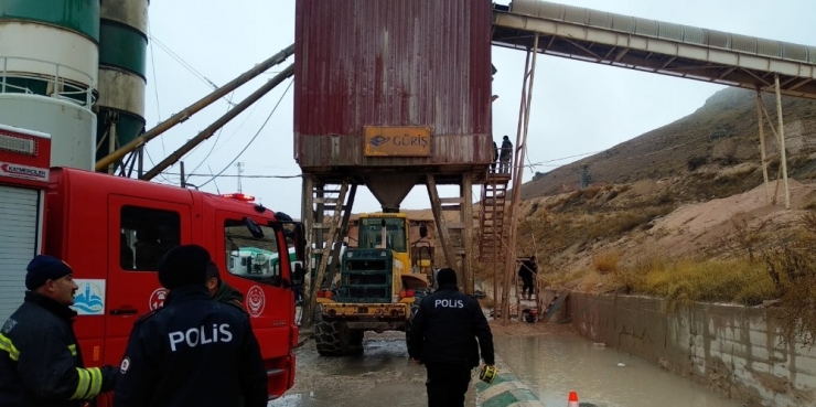 Taş Kırma Makinesine Düşen İşçi Öldü